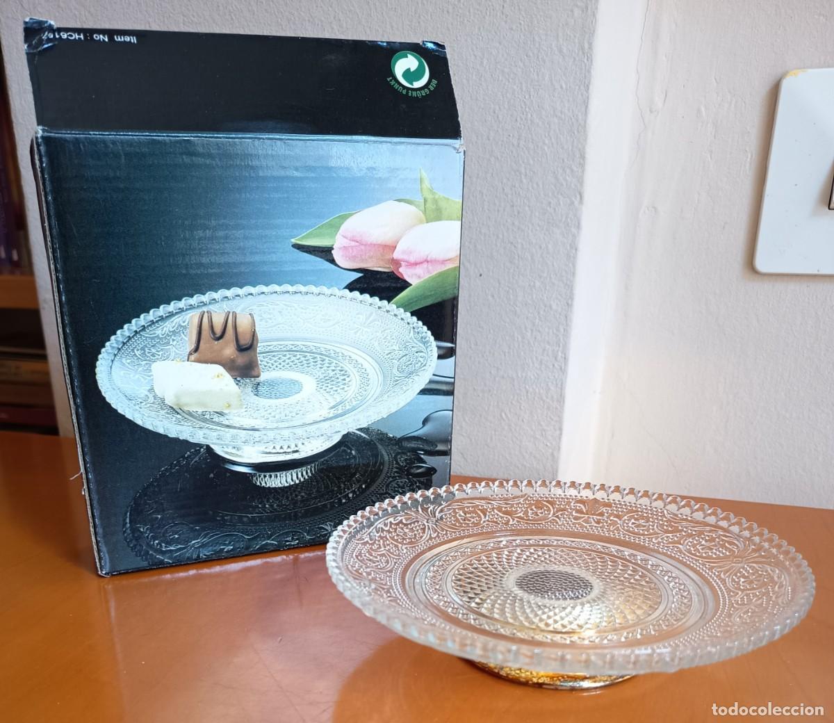 Antig&uuml;edades: Bandeja redonda de cristal tallado, con pie de alpaca