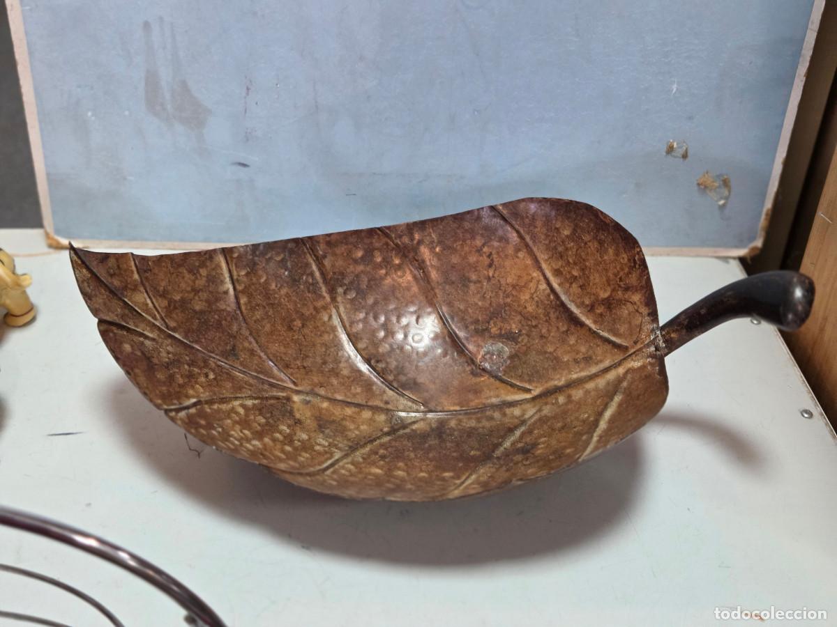 Antig&uuml;edades: centro de mesa de laton hoja