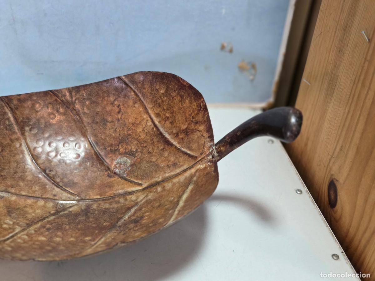 Antig&uuml;edades: centro de mesa de laton hoja - Foto 2