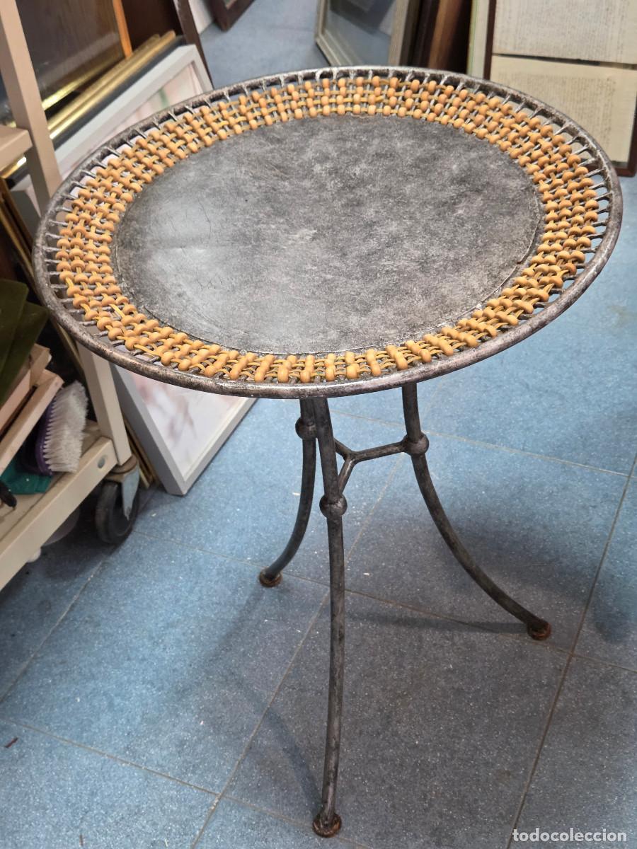 Antig&uuml;edades: mesa de hierro macizo y madera