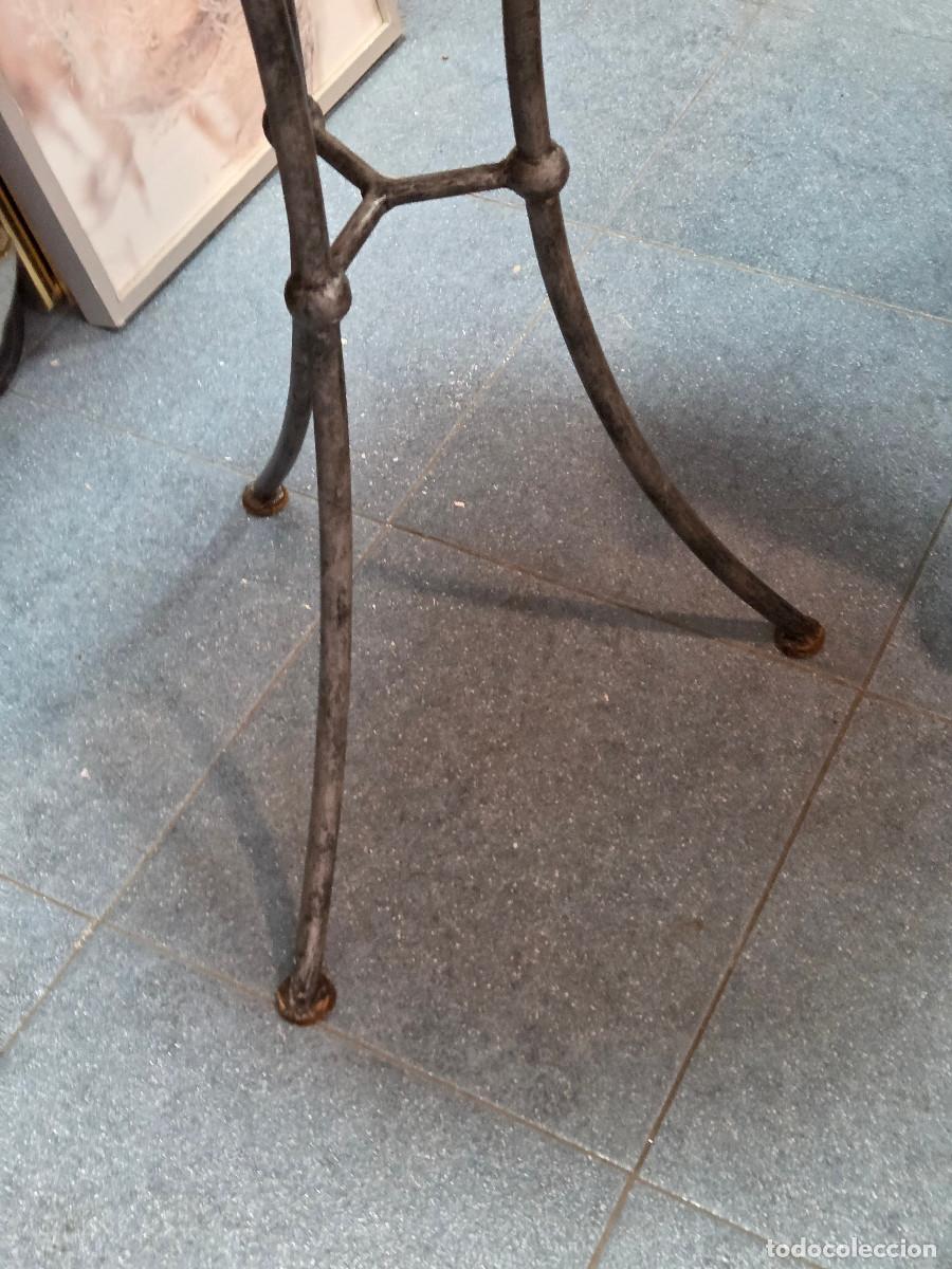 Antig&uuml;edades: mesa de hierro macizo y madera - Foto 4