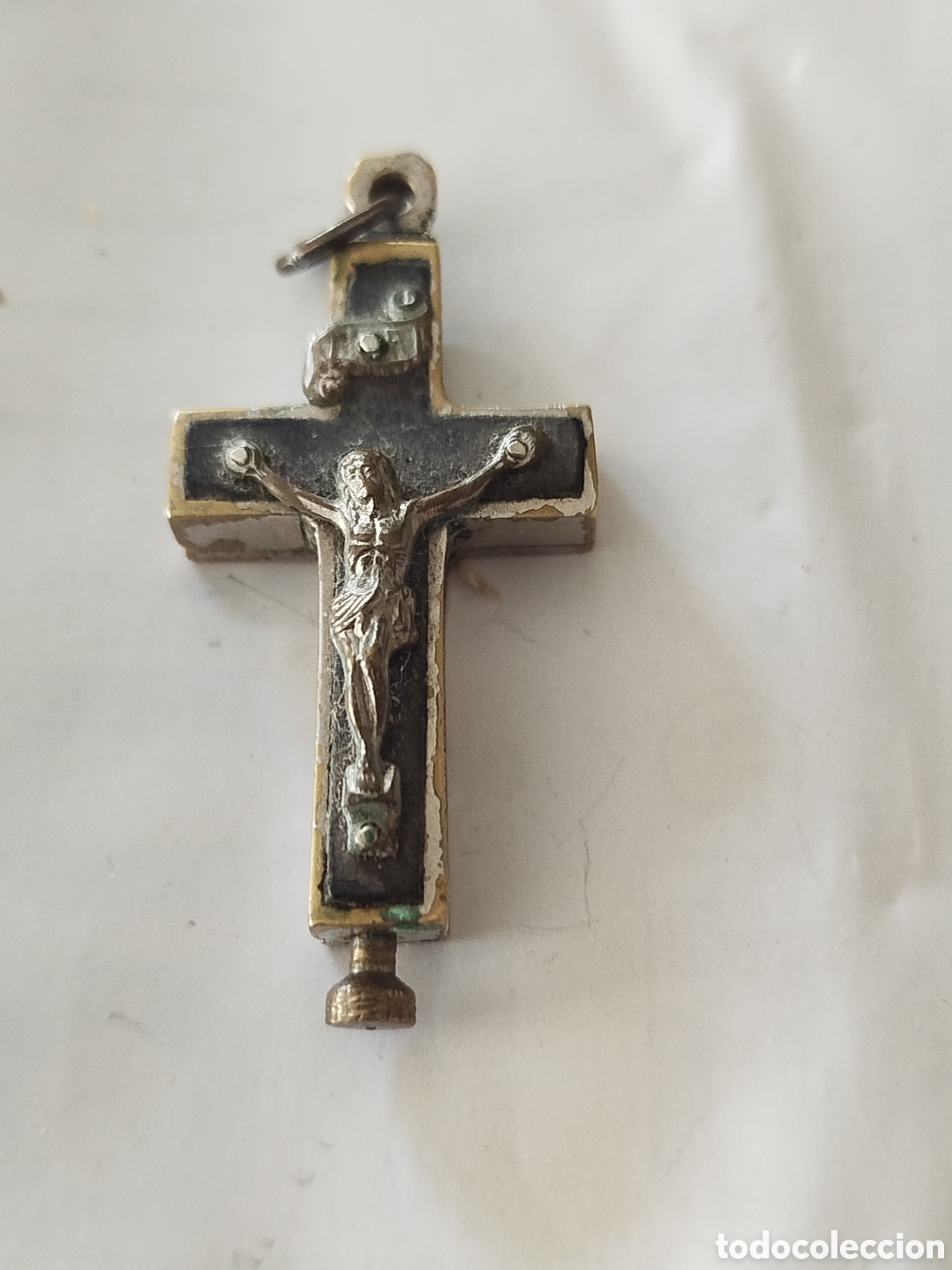 Antig&uuml;edades: Crucifijo relicario metaloco