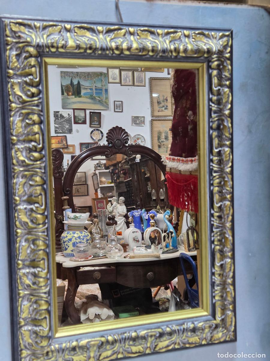 Antig&uuml;edades: espejo de madera envejecida