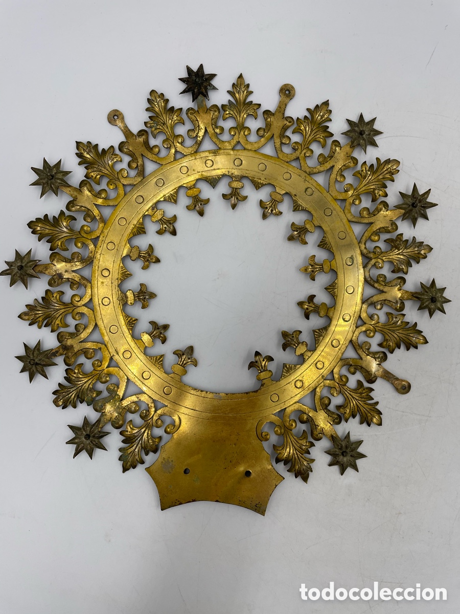 Antig&uuml;edades: Espectacular Corona antigua de metal dorado para virgen gran tama&ntilde;o.