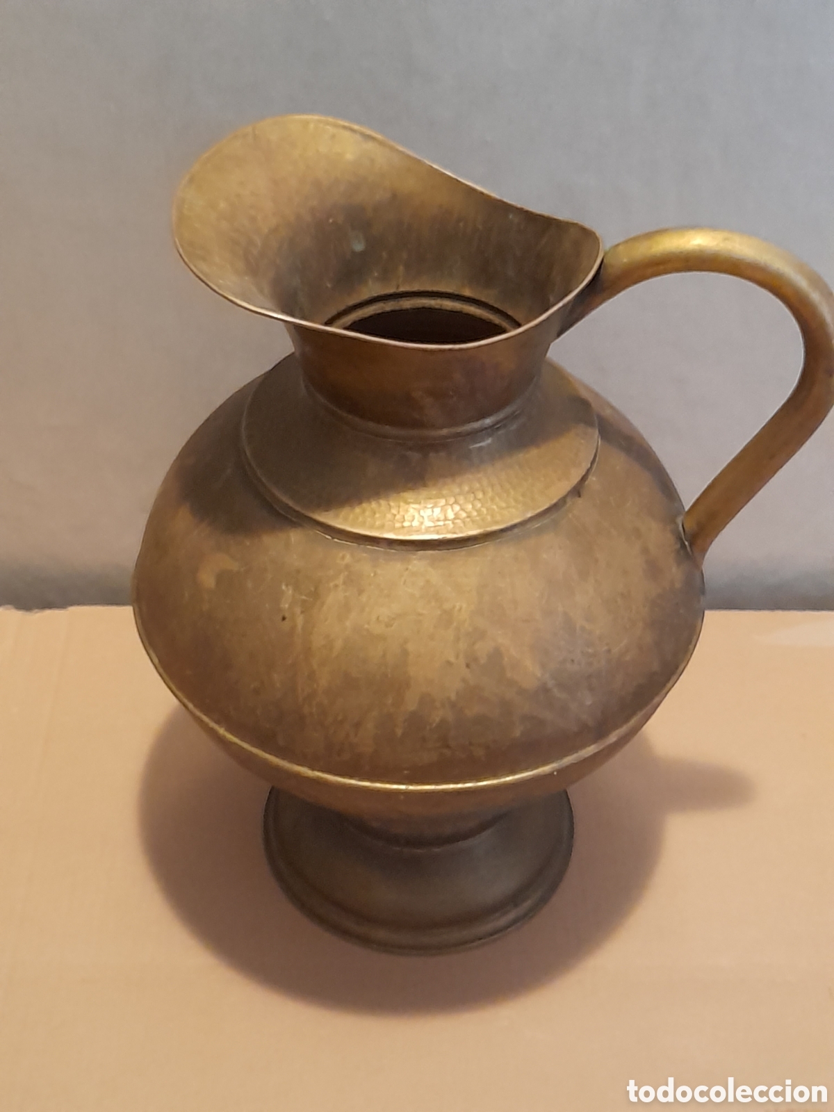 Antig&uuml;edades: Antigua jarra de metal, gran tama&ntilde;o