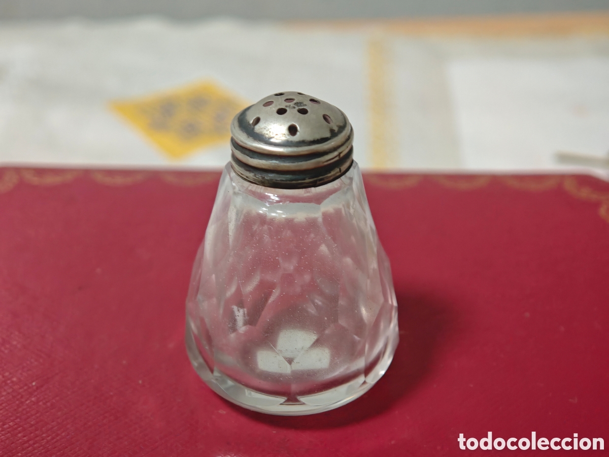 Antig&uuml;edades: Salero en cristal de calidad y plata de ley