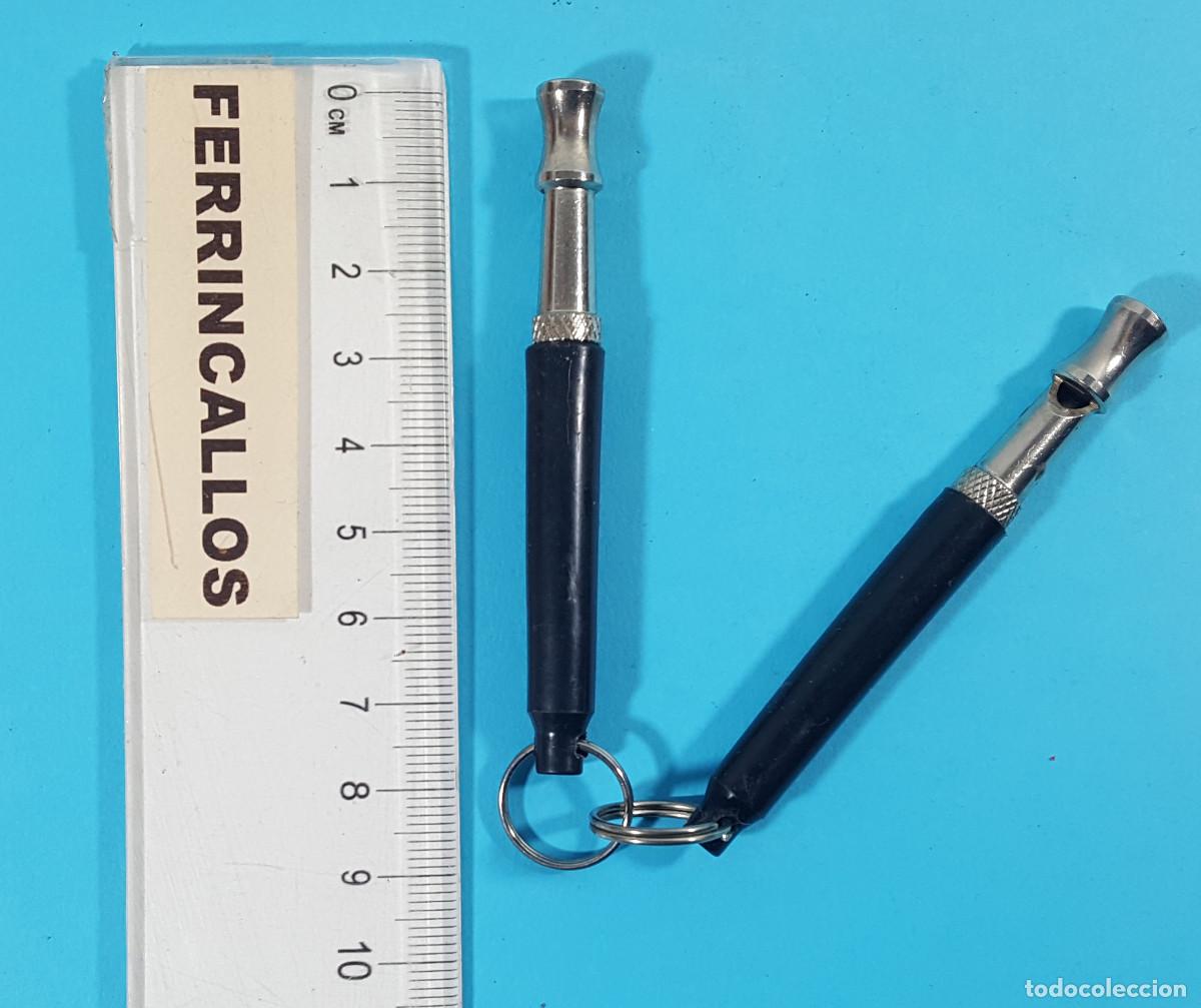 Antig&uuml;edades: 2 SILBATOS PARA ADIESTRAMIENTO DE PERROS, LO QUE SE VE EN LAS FOTOS.