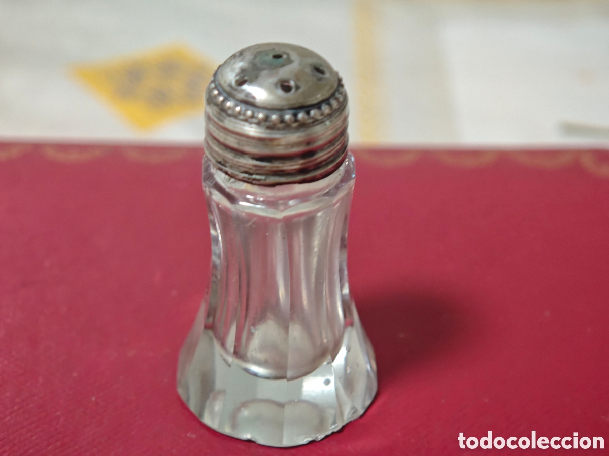 Antig&uuml;edades: Salero en cristal y plata de ley
