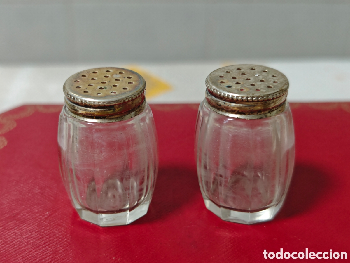 Antig&uuml;edades: Dos bonitos saleros con cristal de calidad y plata de ley