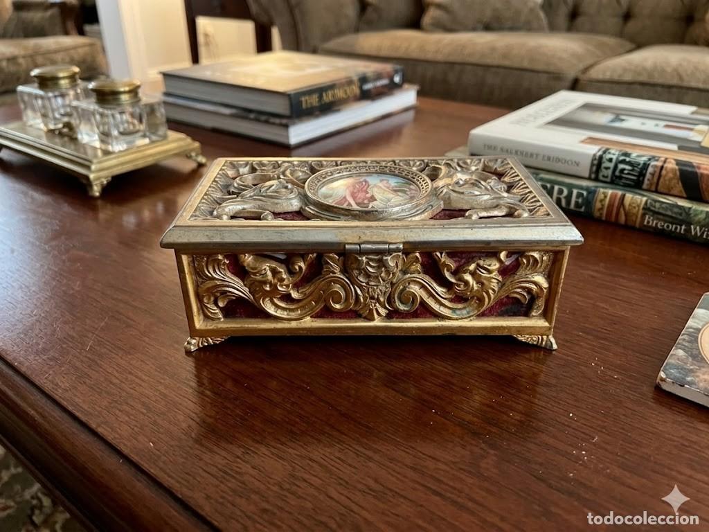 Antig&uuml;edades: Caja de joyer&iacute;a . rococ&oacute; 21x12x7,5 cm y pesa 2 kilos...