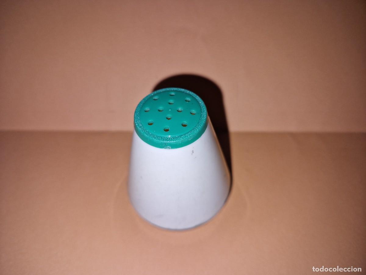 Antig&uuml;edades: SALERO PLASTICO / A&Ntilde;S 60