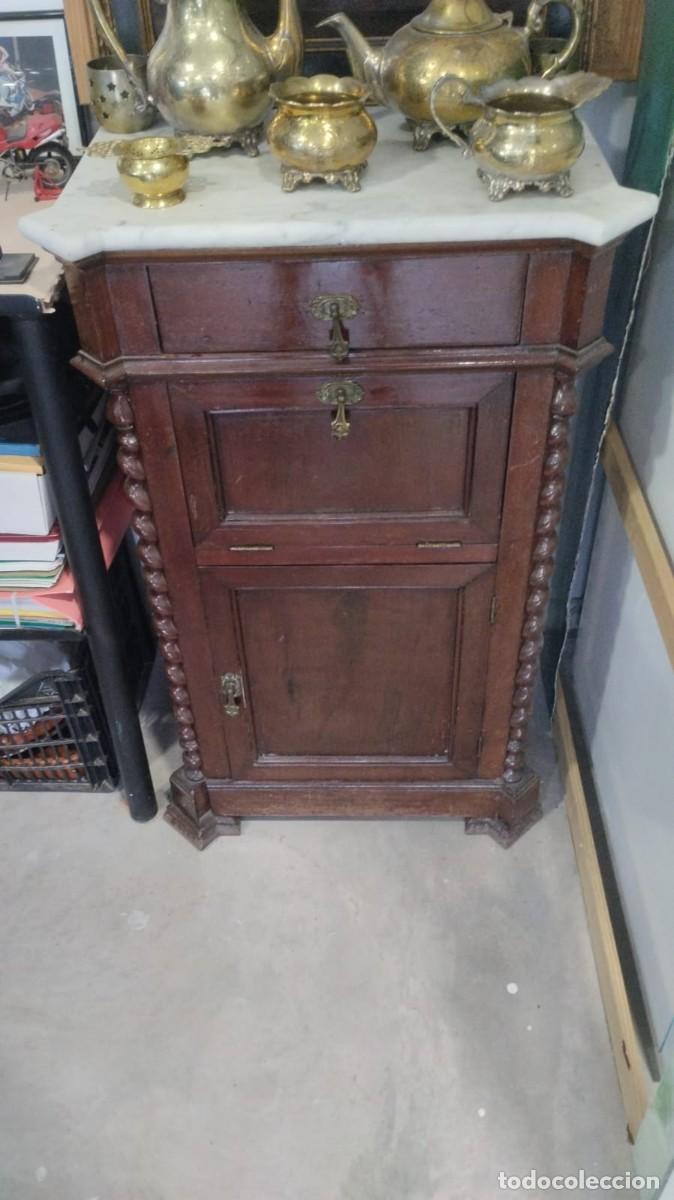 Antig&uuml;edades: Mesilla estilo Alfonsino - Foto 1