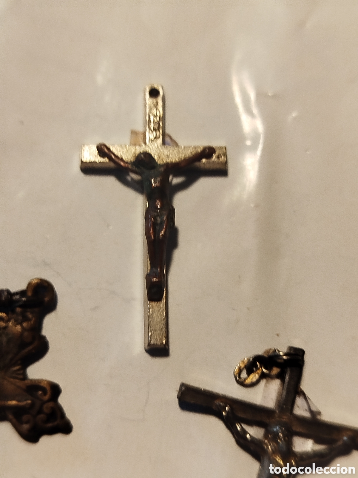 Antig&uuml;edades: 3 crucifijos peque&ntilde;os antiguos - Foto 3