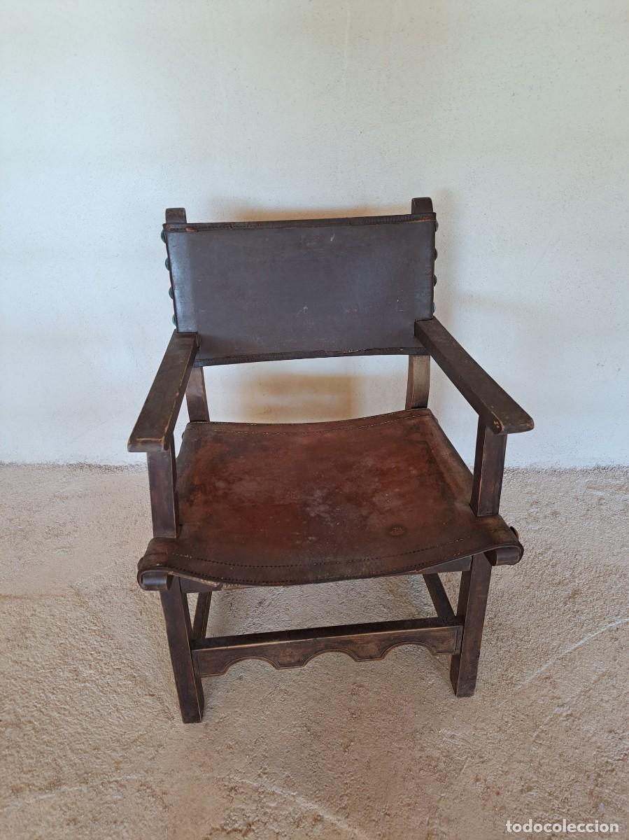 Antig&uuml;edades: Antiguo sill&oacute;n frailero de madera de nogal y cuero