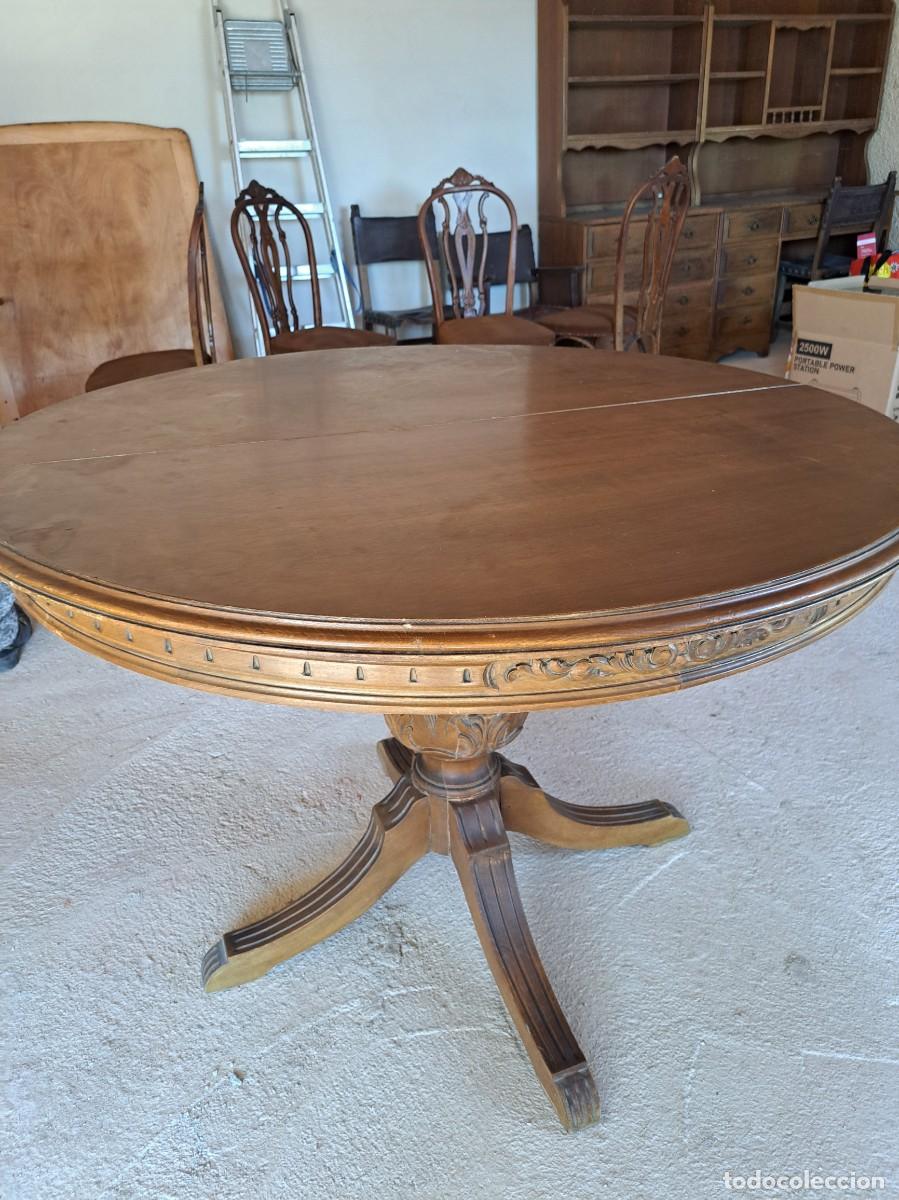Antig&uuml;edades: Preciosa mesa de nogal de comedor cl&aacute;sica estilo Luis XV, pata central estilo pi&ntilde;a, extensible.