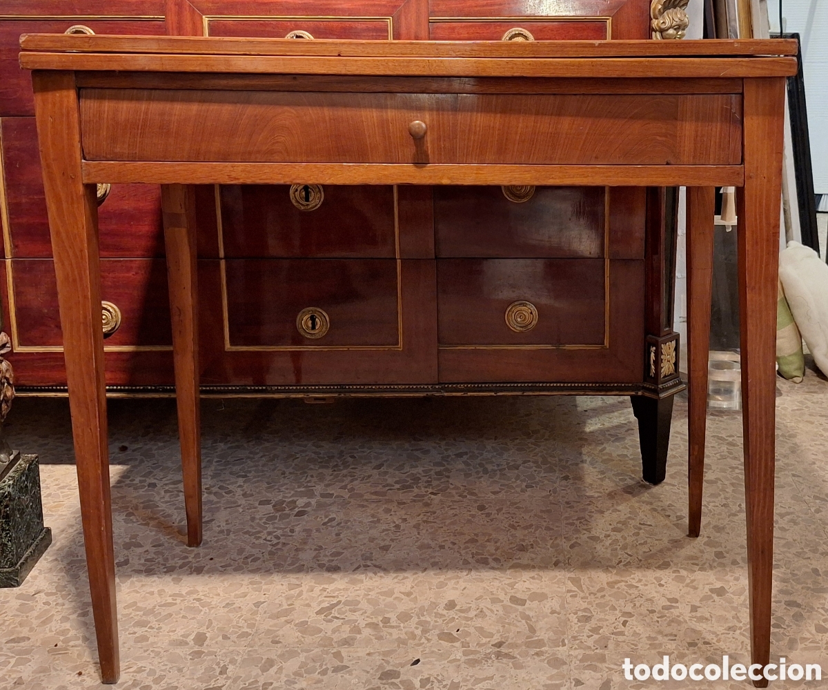 Antig&uuml;edades: MESITA DE JUEGO CARLOS IV. S.XIX