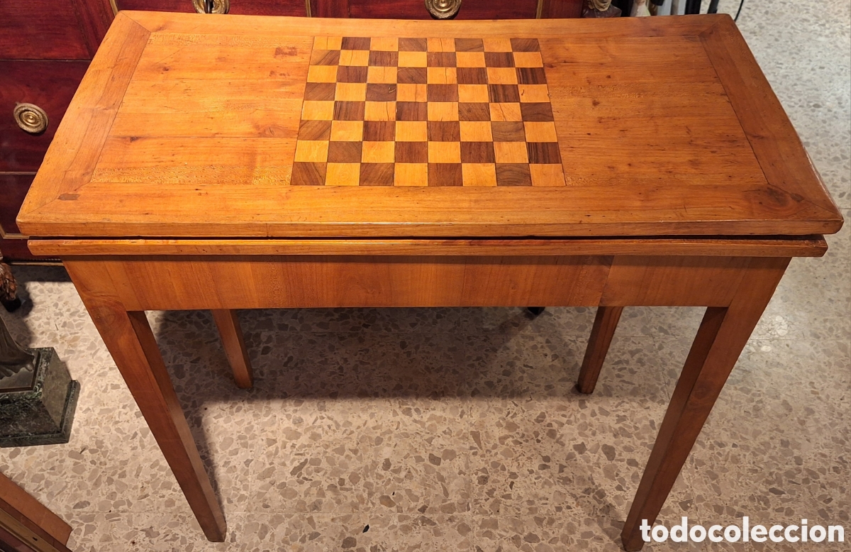 Antig&uuml;edades: MESITA DE JUEGO CARLOS IV