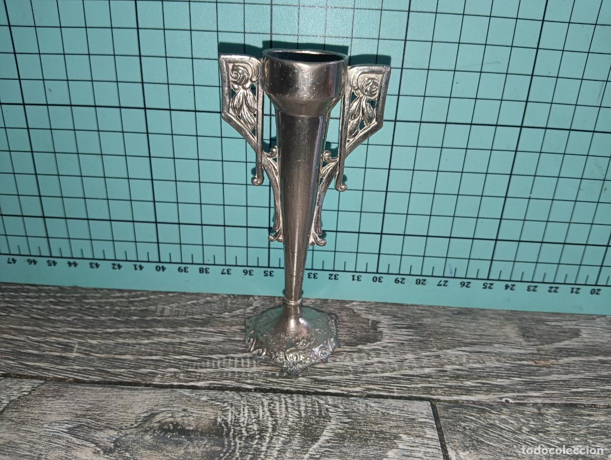 Antig&uuml;edades: Jarron modernista para altar o capilla religioso finales del sigo 19 metal plateado