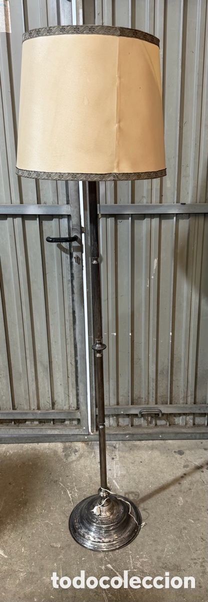 Antig&uuml;edades: L&aacute;mpara de pie vintage met&aacute;lica 1,67 m