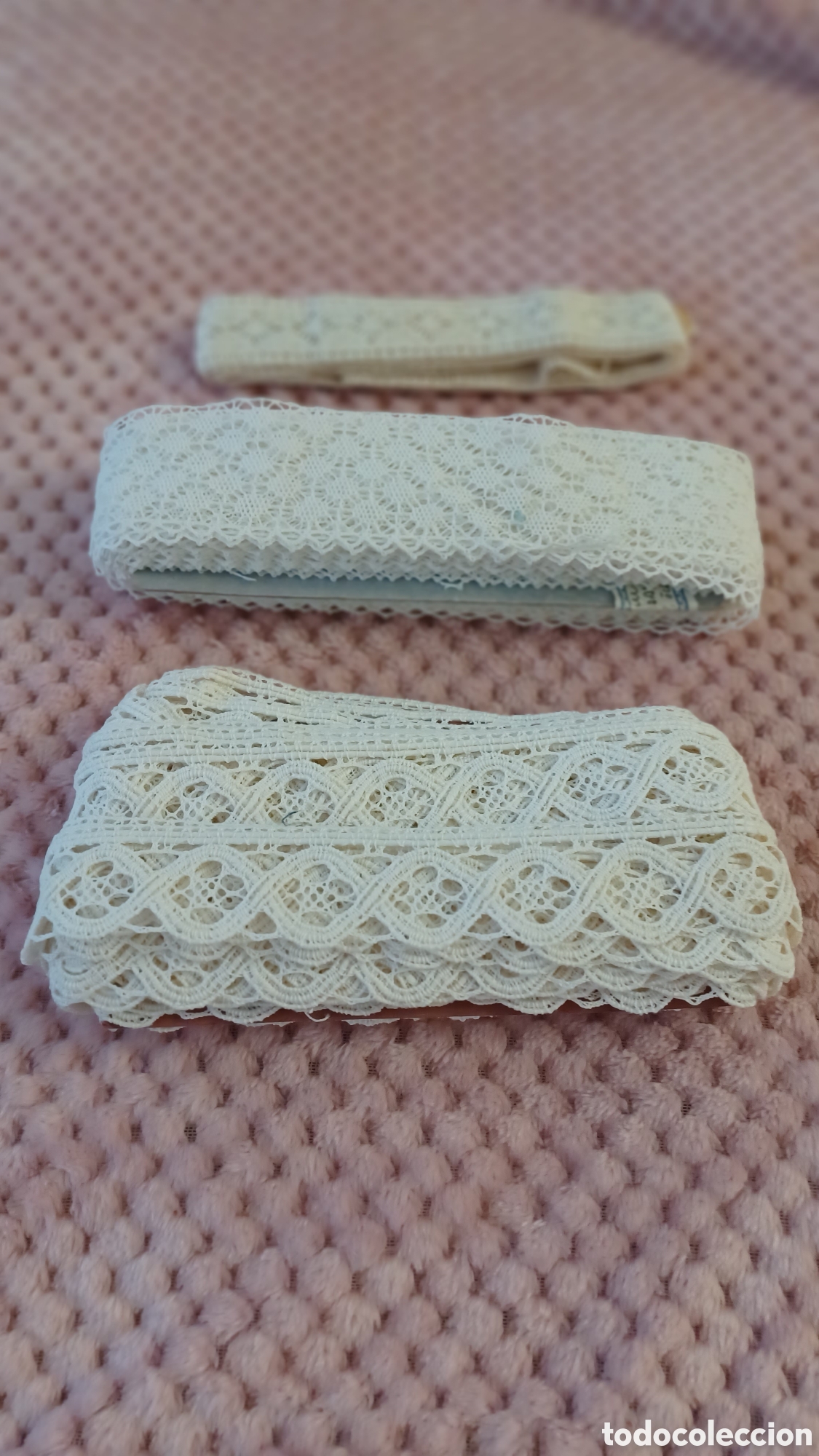 Antig&uuml;edades: CASI 30 METROS DE TIRA ANTIGUA DE ENCAJE BORDADA