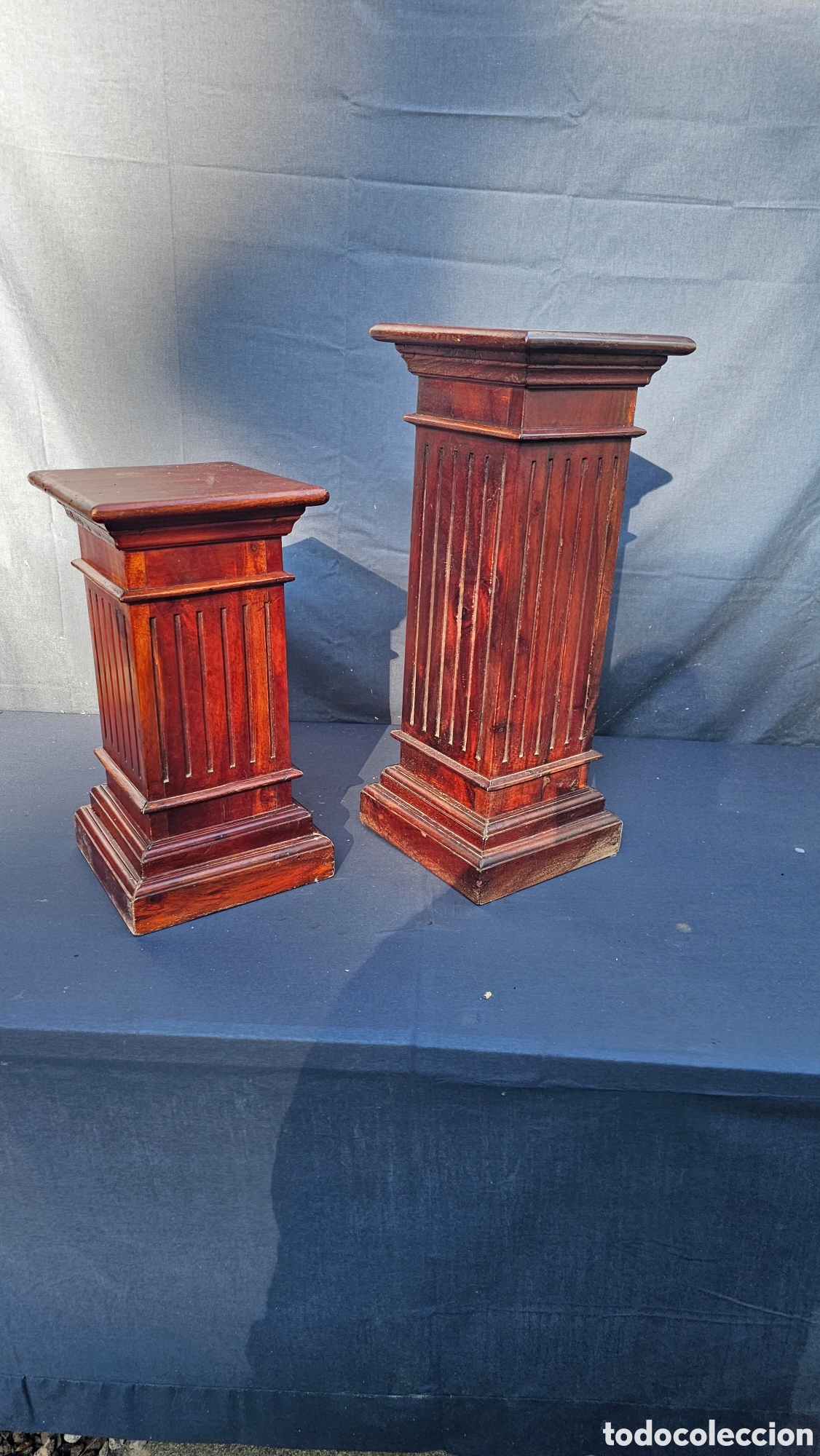 Antiguidades: 2 pedestales de madera de caoba