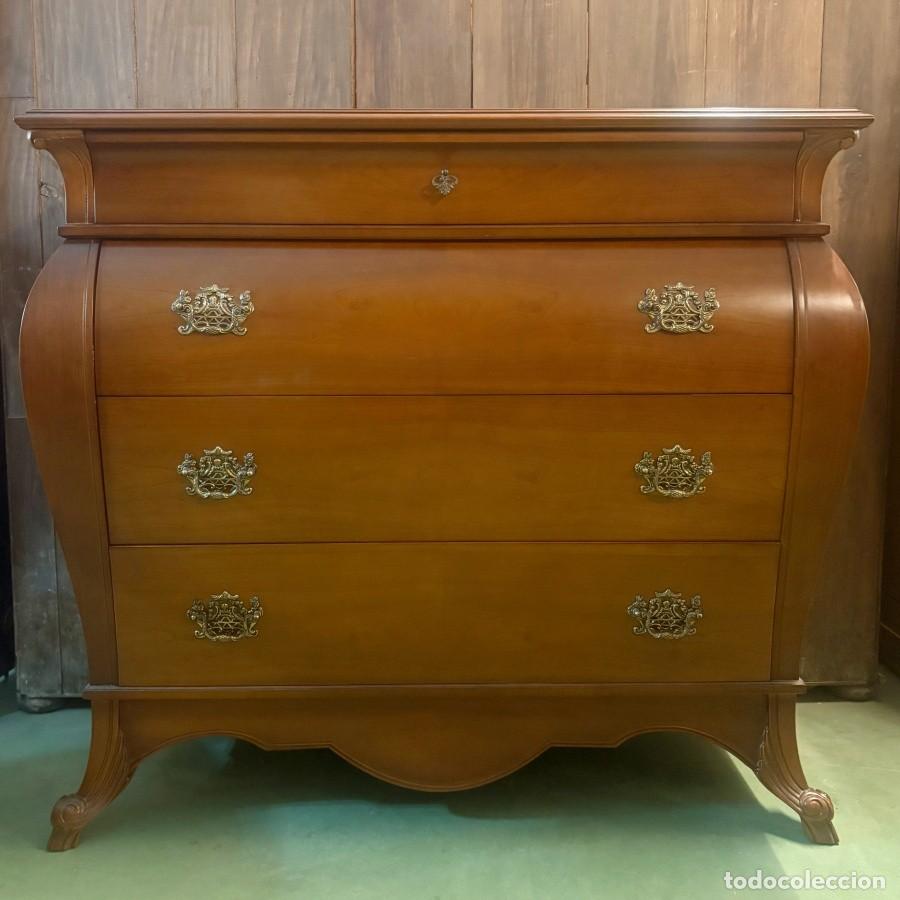 Antig&uuml;edades: C&oacute;moda de Madera Combada