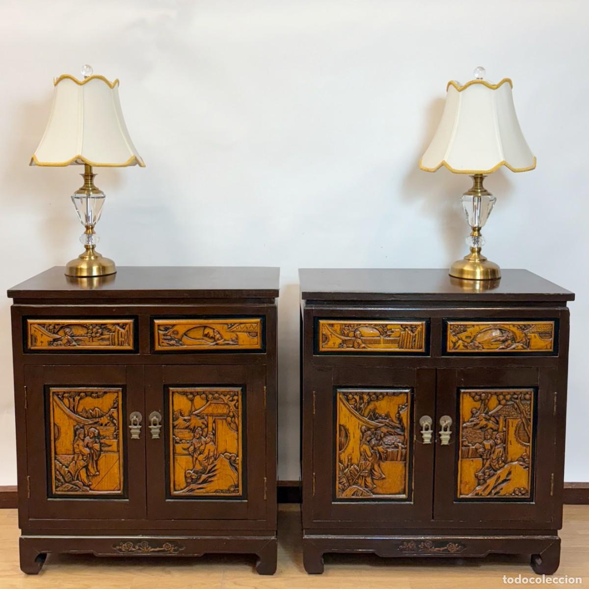 Antig&uuml;edades: Pareja Mesitas de Noche Orientales