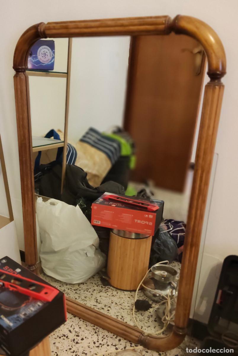 Antig&uuml;edades: Taburete de madera noble - tapizado beige - hay alguna mancha que se puede lavar