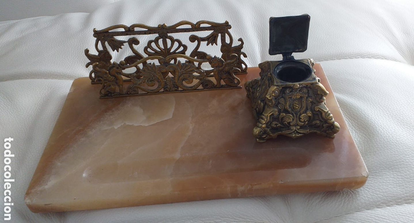 Antig&uuml;edades: Escribania de m&aacute;rmol 33&times;20.