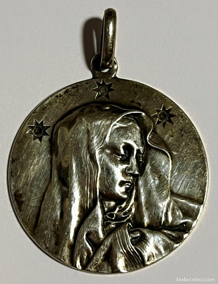 Antig&uuml;edades: Antigua medalla de la Virgen Mar&iacute;a. Metal ba&ntilde;ado en plata. Mide 3 cms. de diametro. Ver las fotos pu