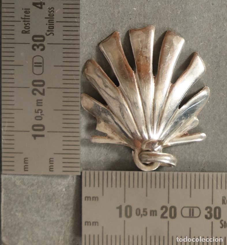 Antig&uuml;edades: MEDALLA. CONCHA COMPOSTELANA. PLATA