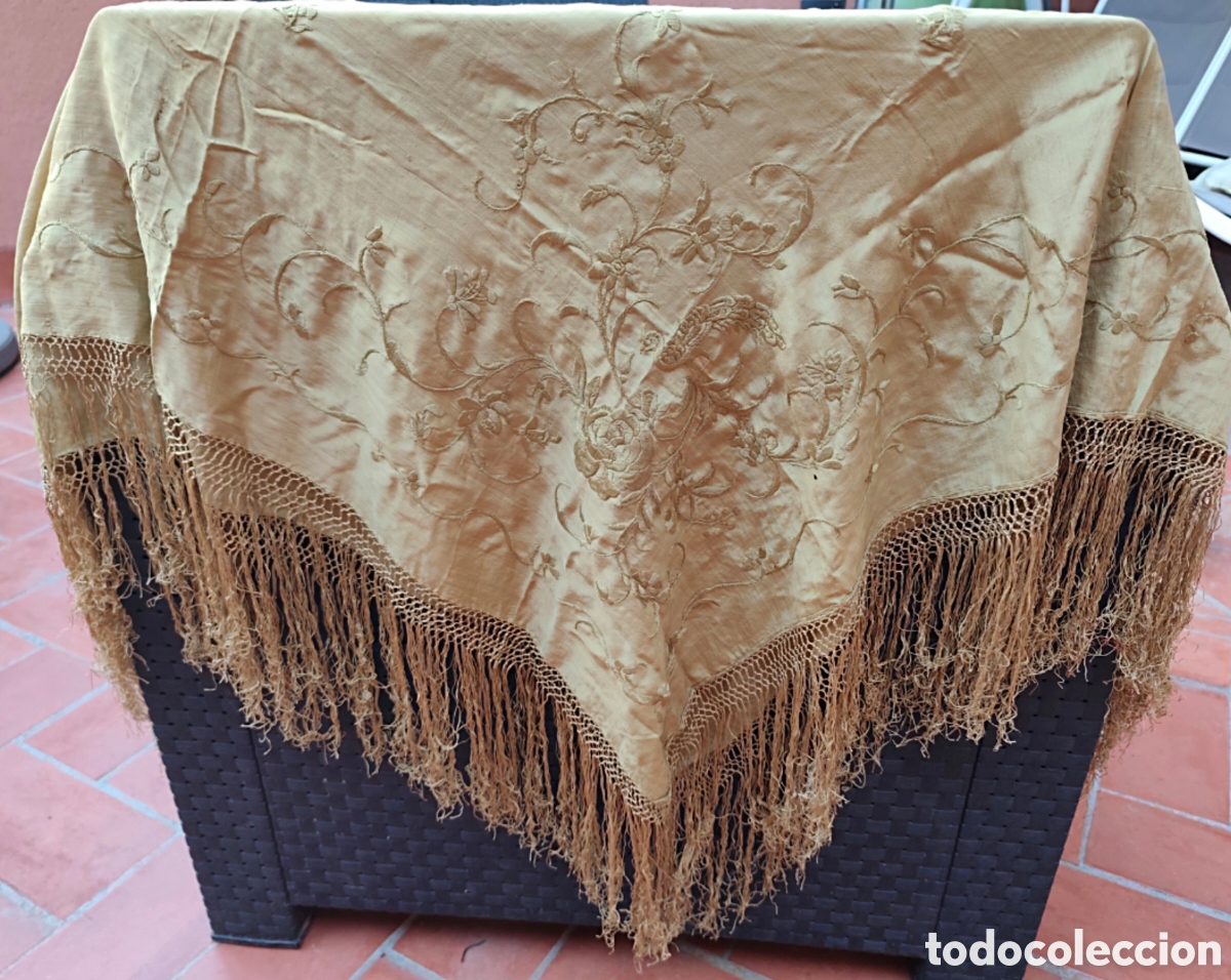 Antig&uuml;edades: Antiguo mant&oacute;n bordado. Aprox 100 x 100 cm