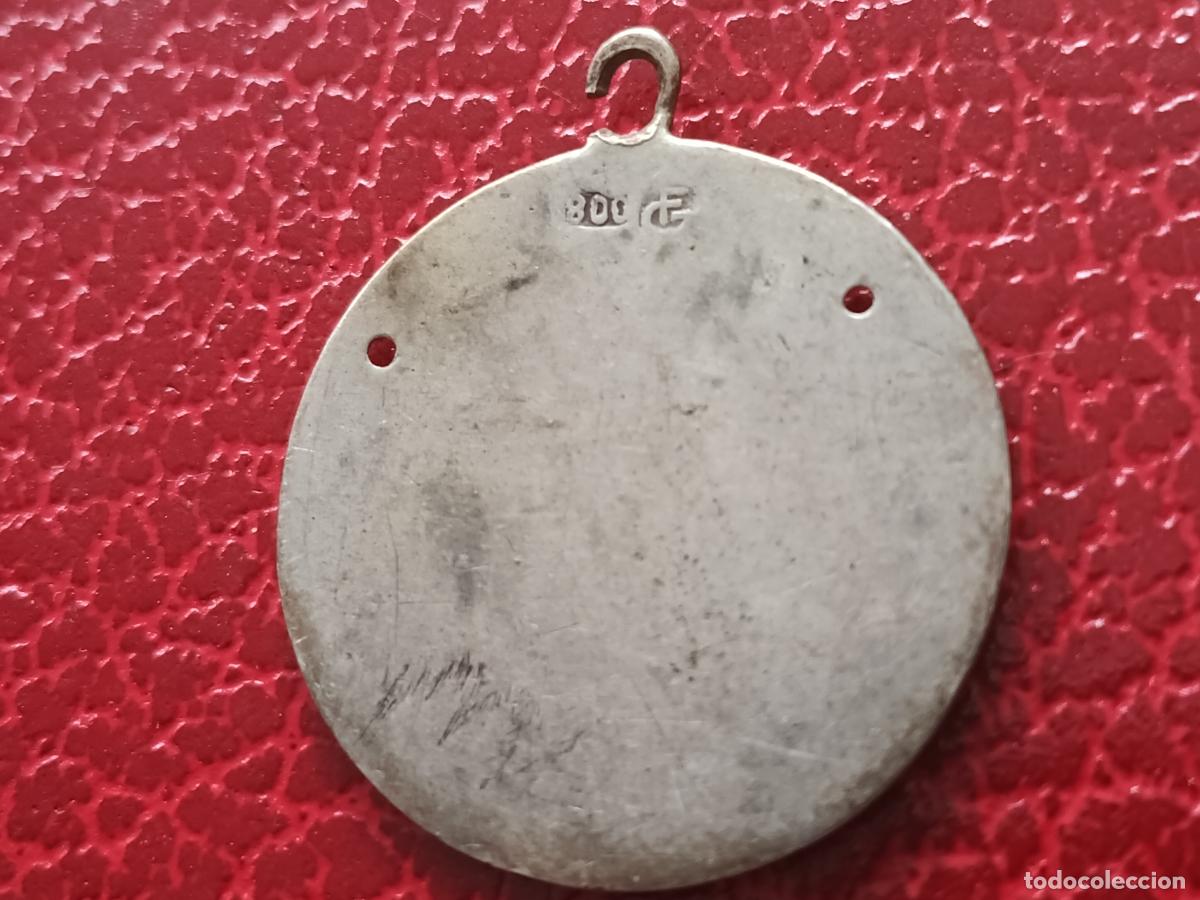 Antig&uuml;edades: Medalla religiosa. Plata contrastada de 800 - Foto 2