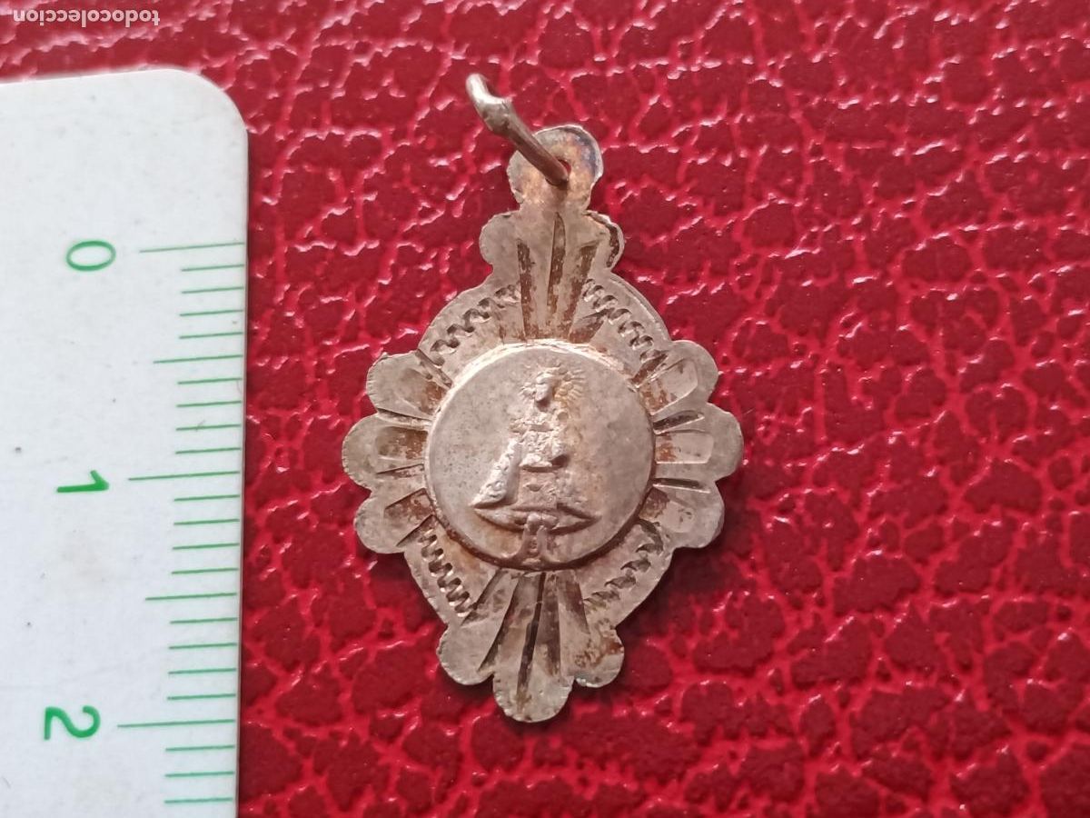 Antig&uuml;edades: Medalla religiosa. Plata. Virgen de Covadonga