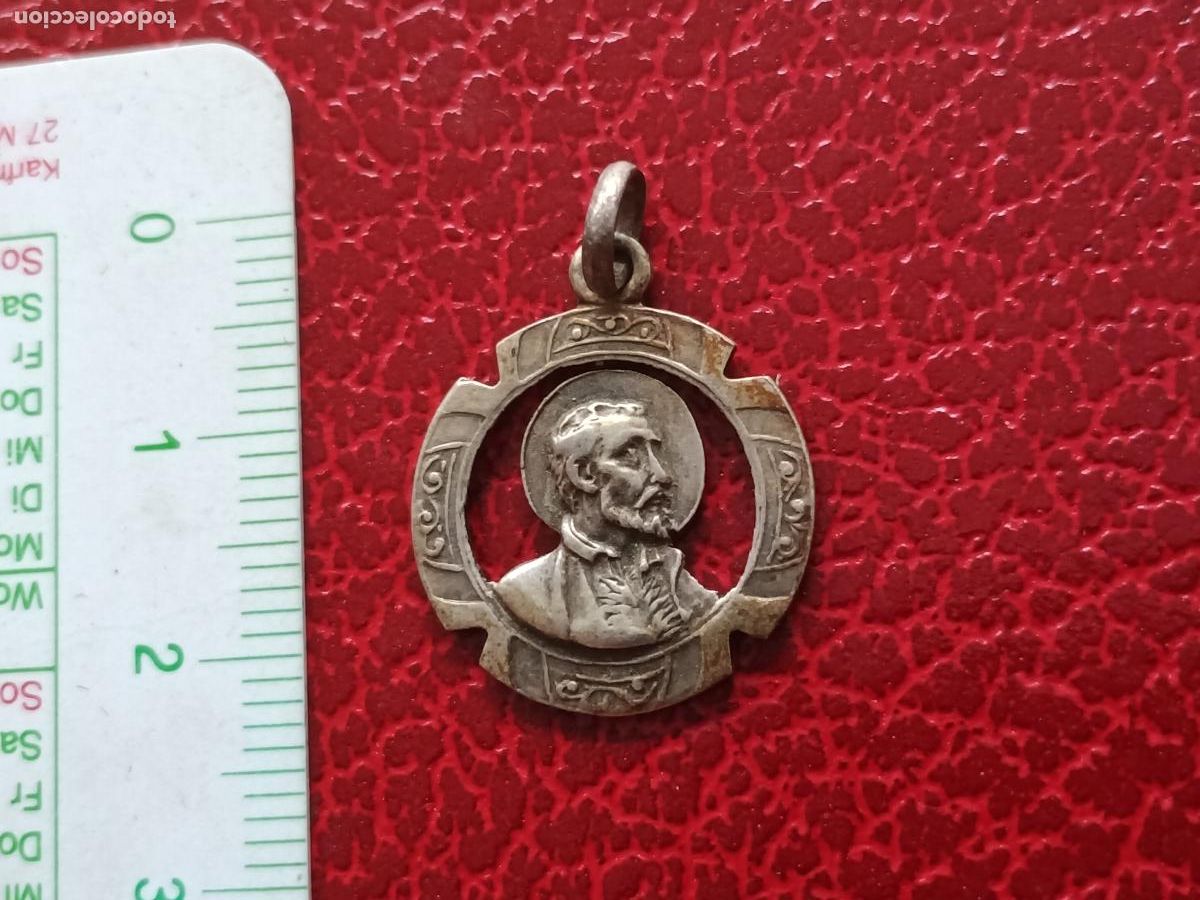 Antig&uuml;edades: Medalla religiosa. Plata contrastada. San Francisco Javier