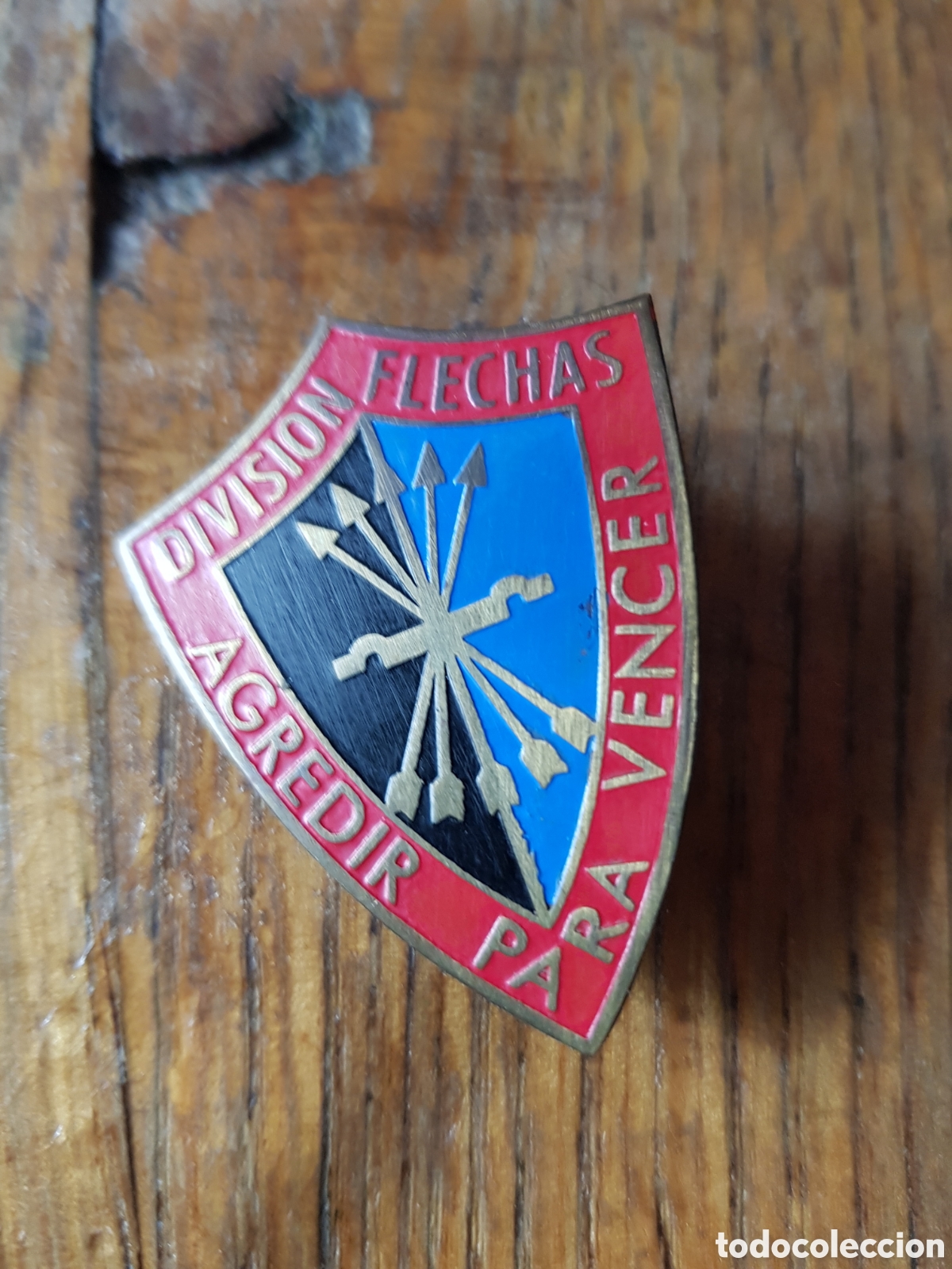 Antig&uuml;edades: ANTIGUA INSIGNIA ESMALTADA DE LA FALANGE BRIGADAS