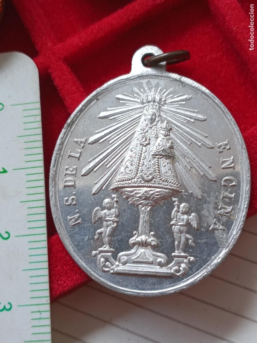 Antig&uuml;edades: Medalla Antigua Virgen de la Encina. Arceniega. &Aacute;lava