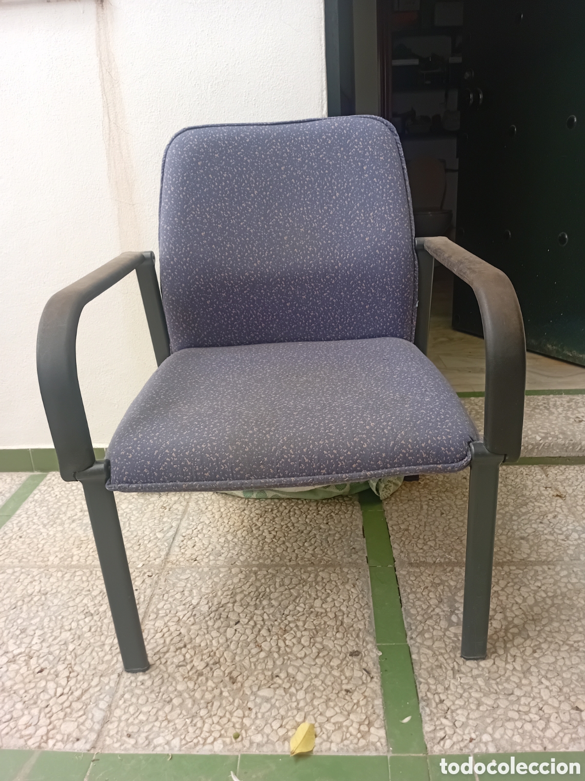 Antig&uuml;edades: COMODO SILLON CON ESTRUCTURA DE HIERRO