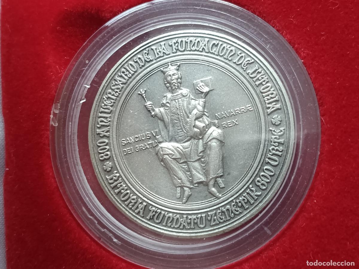 Antig&uuml;edades: MEDALLA DEL 8&ordm; CENTENARIO DE LA FUNDACION DE VITORIA 1181-1981. PLATA 1000 MILESIMAS