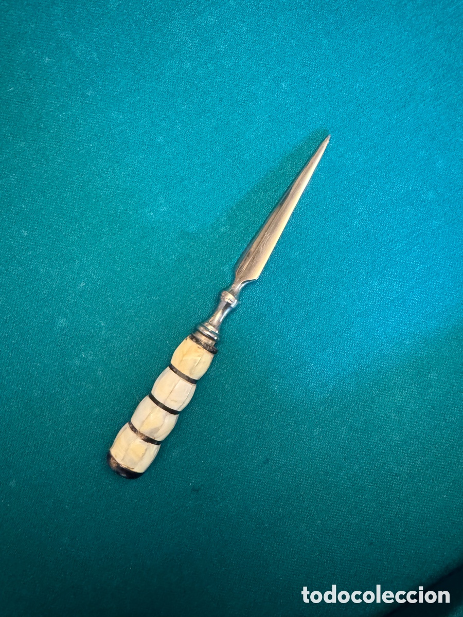 Antig&uuml;edades: Abrecartas metal y n&aacute;car