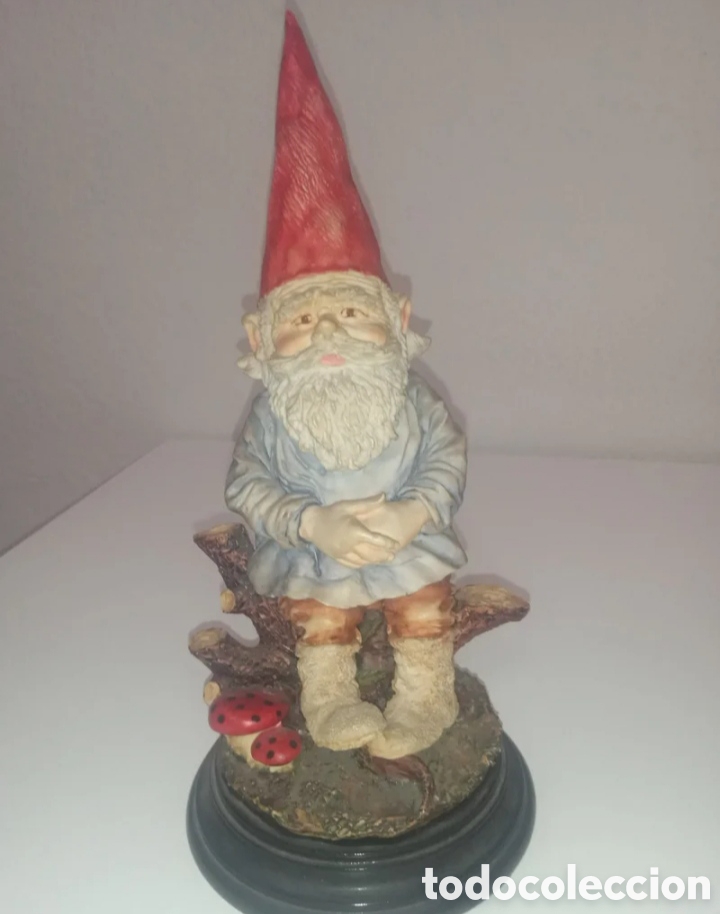 Antig&uuml;edades: Figura gnomo sentado en tronco