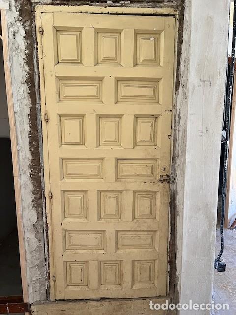 Antig&uuml;edades: Puerta castellana antigua de madera noble.