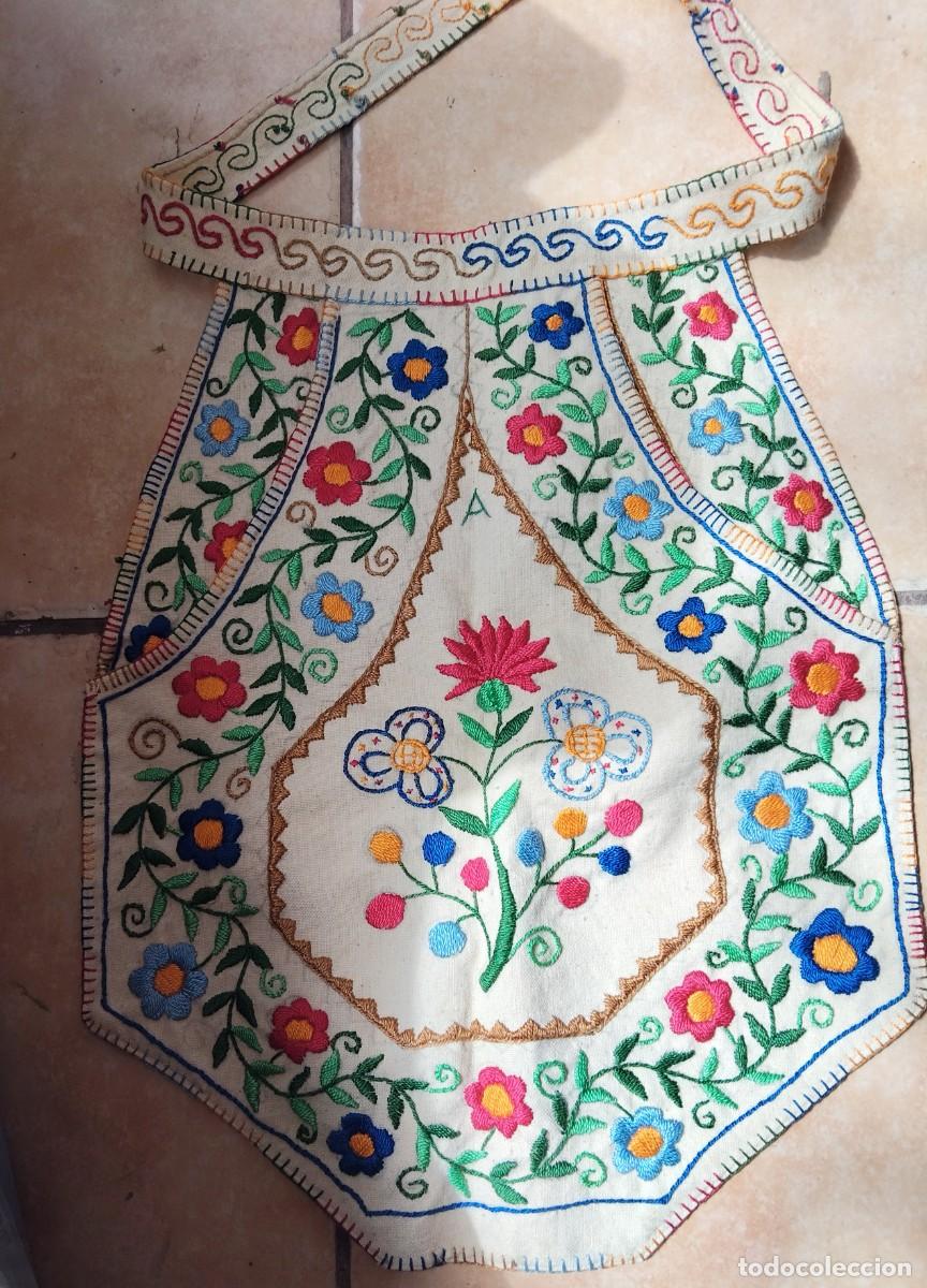 Antig&uuml;edades: Delantal antiguo de lino bordado lagarterano