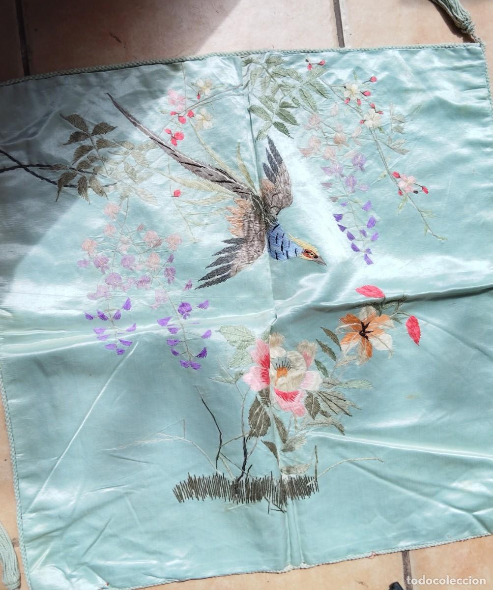 Antig&uuml;edades: Antigua funda para cojin de seda bordado estilo