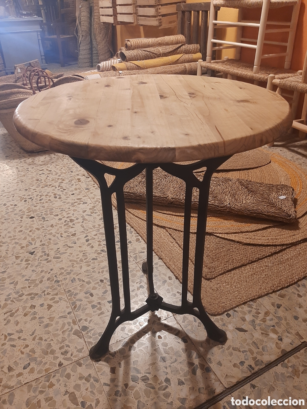 Antig&uuml;edades: Mesa auxiliar madera y hierro - Foto 4