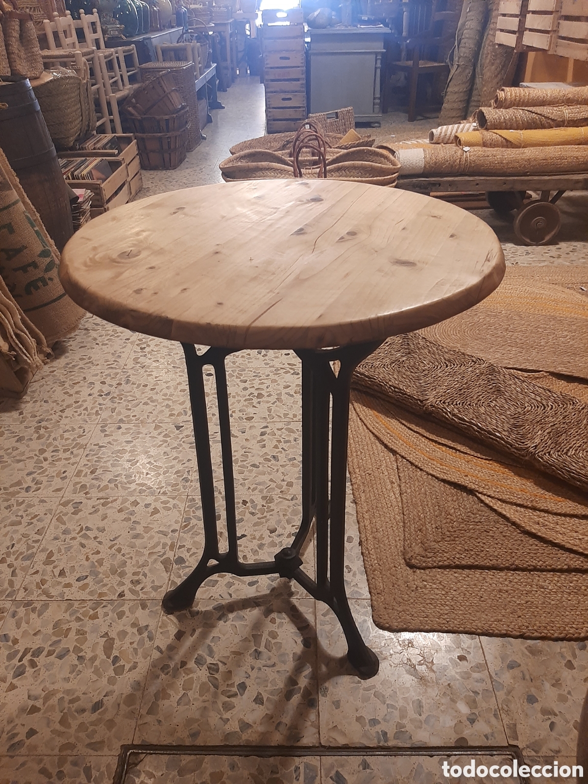 Antig&uuml;edades: Mesa auxiliar madera y hierro - Foto 6