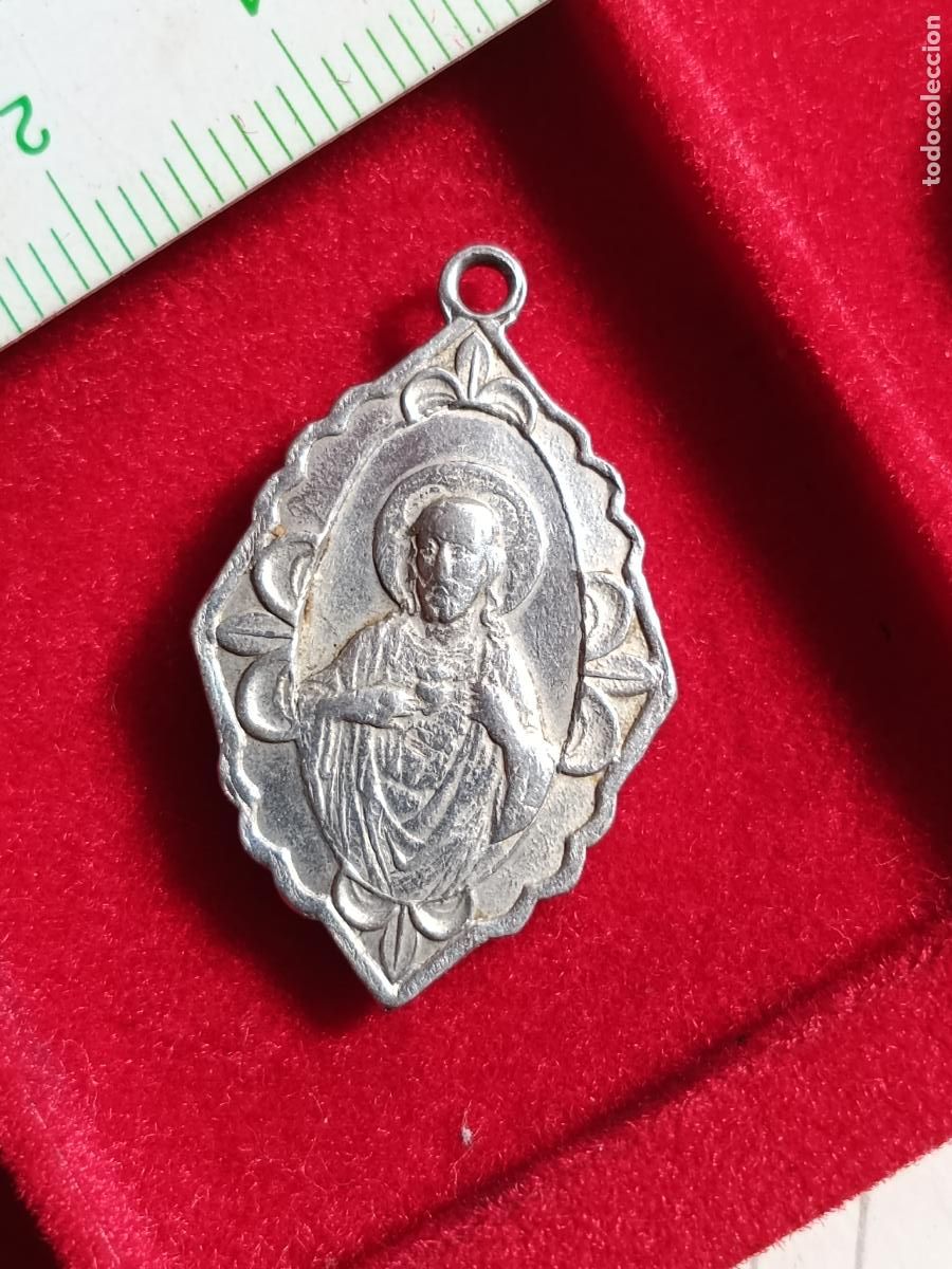 Antig&uuml;edades: Virgen de la Salud. Medalla - Foto 2