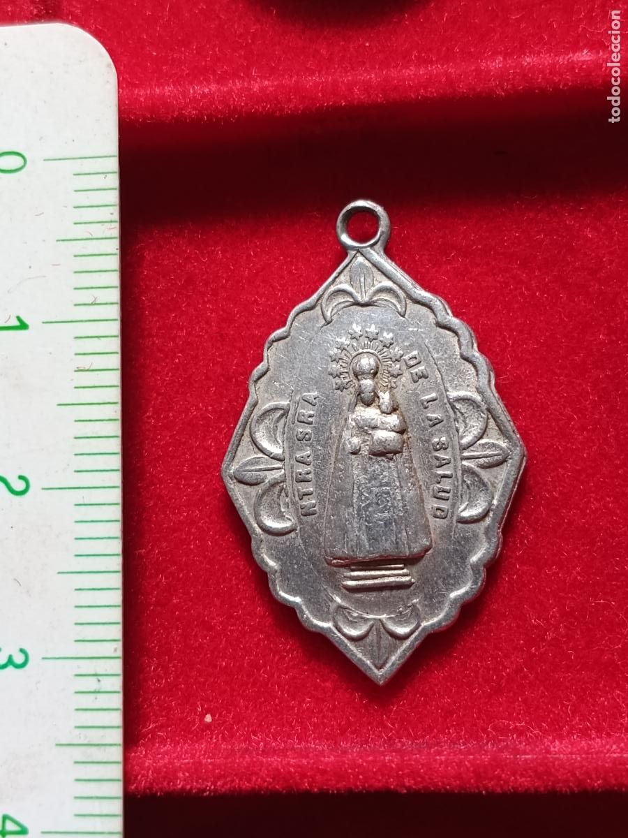 Antig&uuml;edades: Virgen de la Salud. Medalla - Foto 1