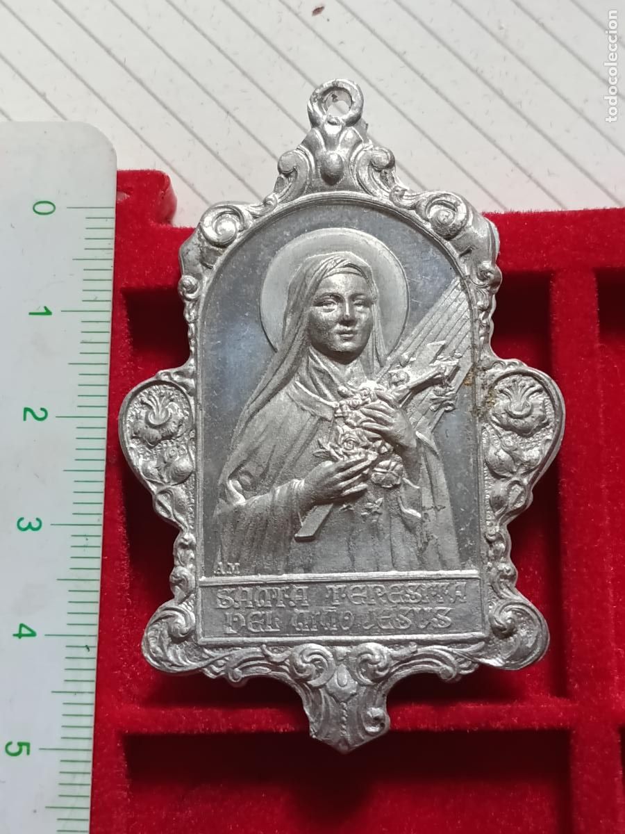 Antig&uuml;edades: Asociaci&oacute;n de santa Teresita del Ni&ntilde;o Jes&uacute;s. Buen tama&ntilde;o