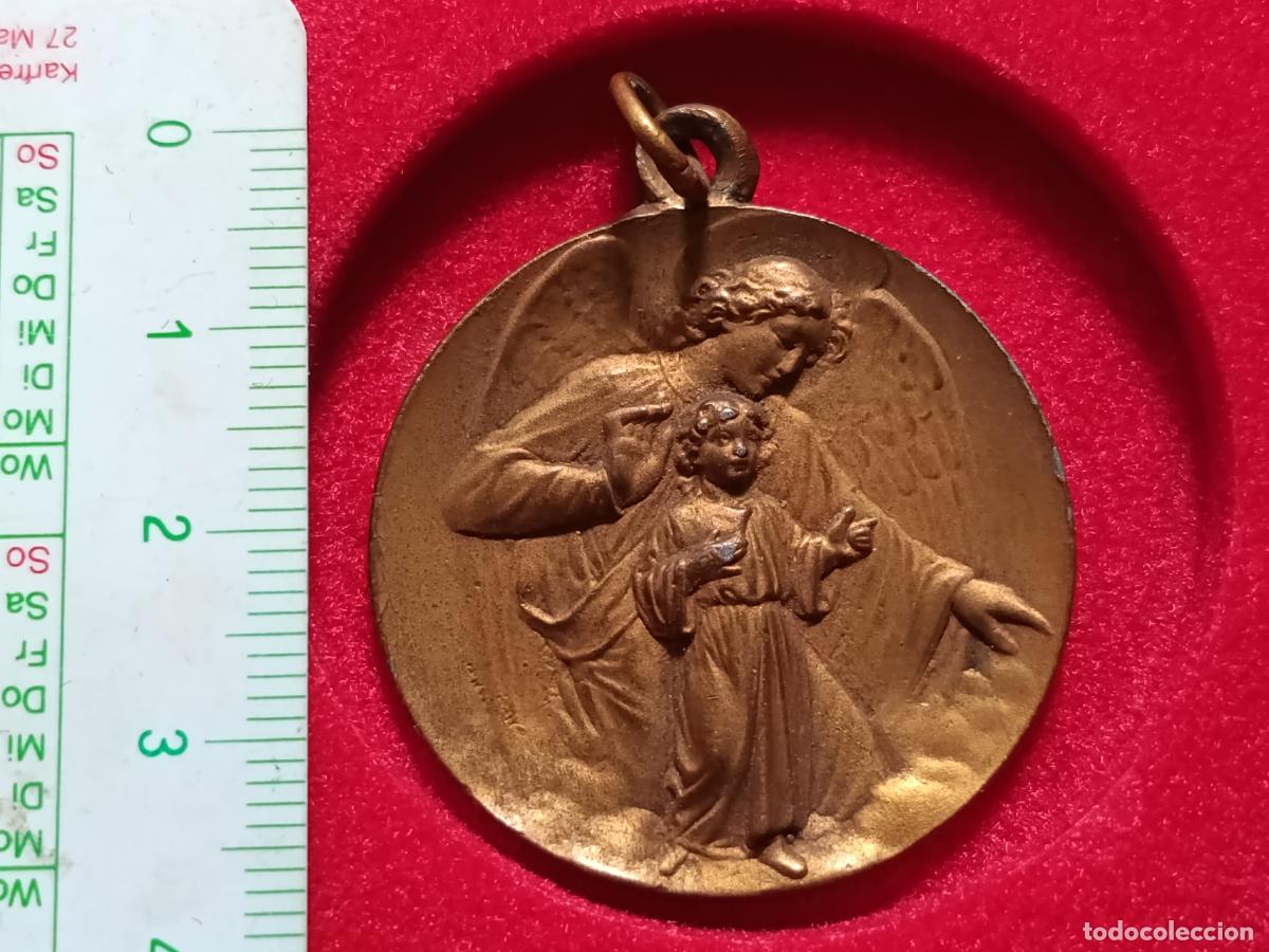 Antig&uuml;edades: Angel de la Guarda. Medalla antigua